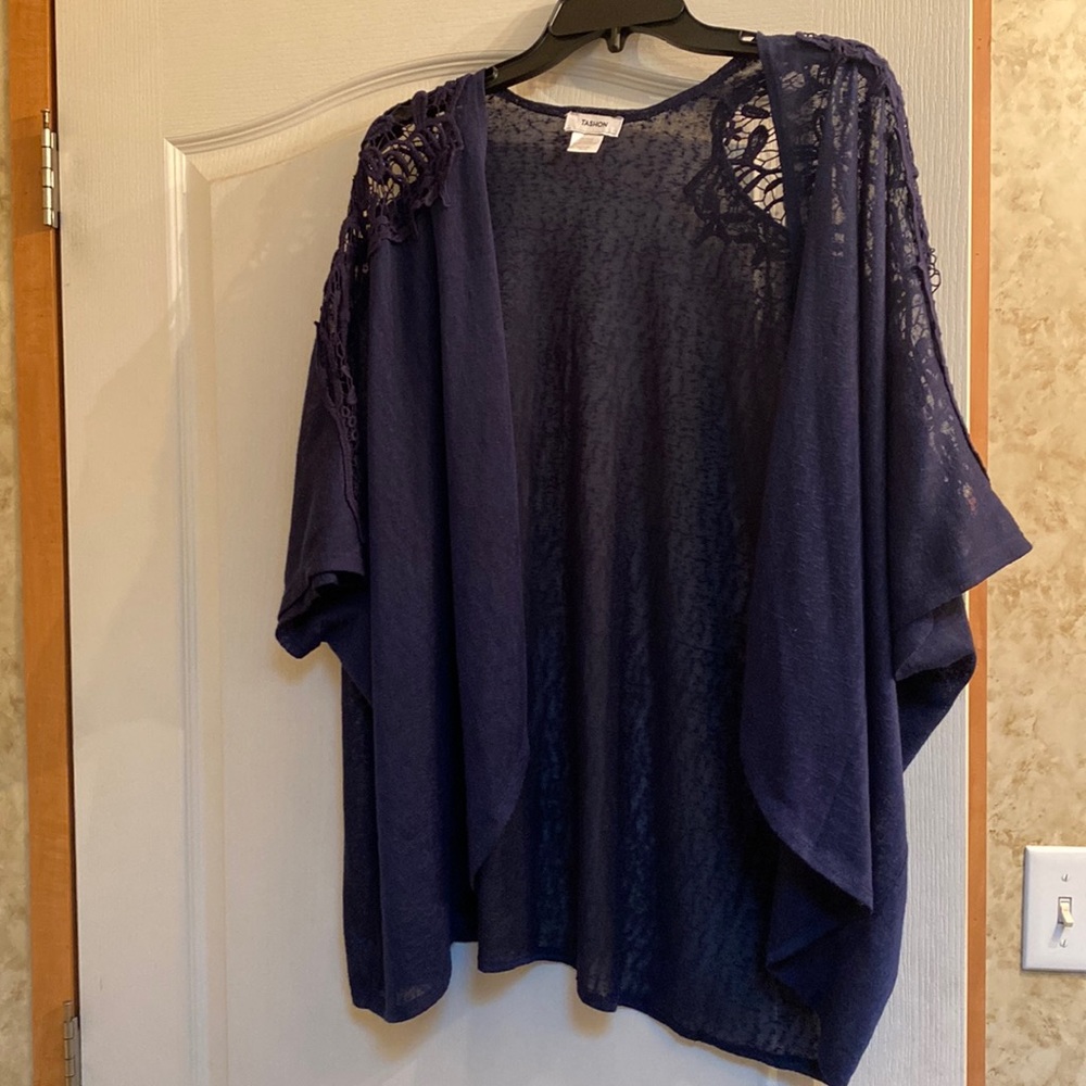 Tashon navy open front top